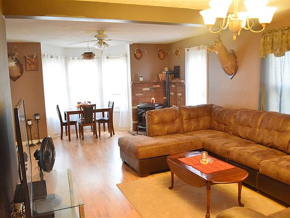 3rd image of 8 Meadow St
