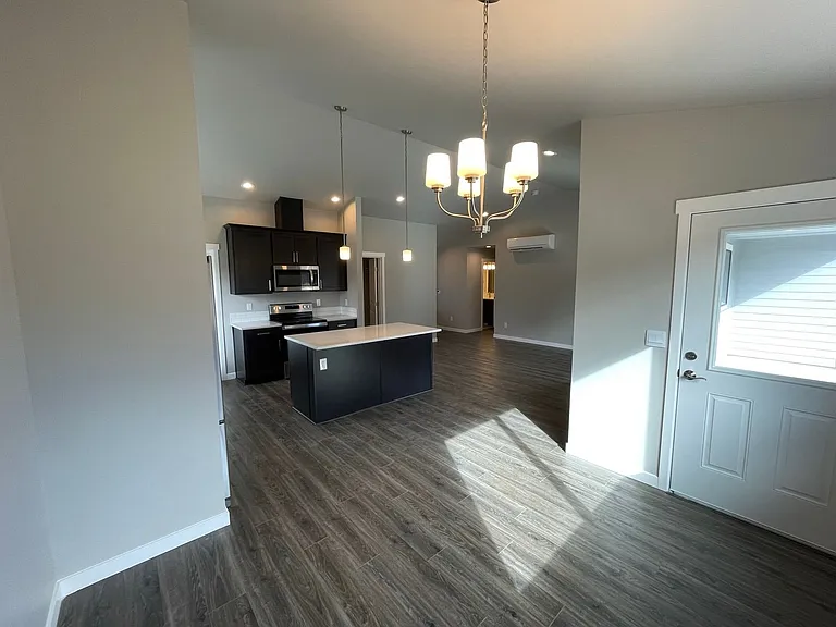2707 Oakes Ave — Photo 7