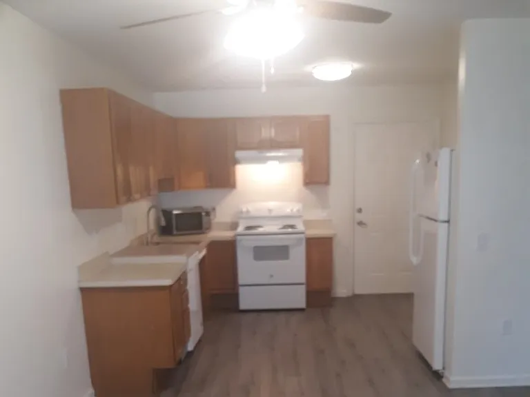 100 Home Rd — Photo 2
