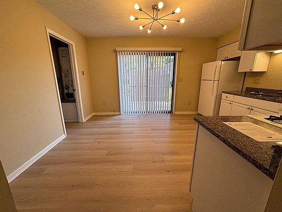 4th image of 1888 Stoneview Ct