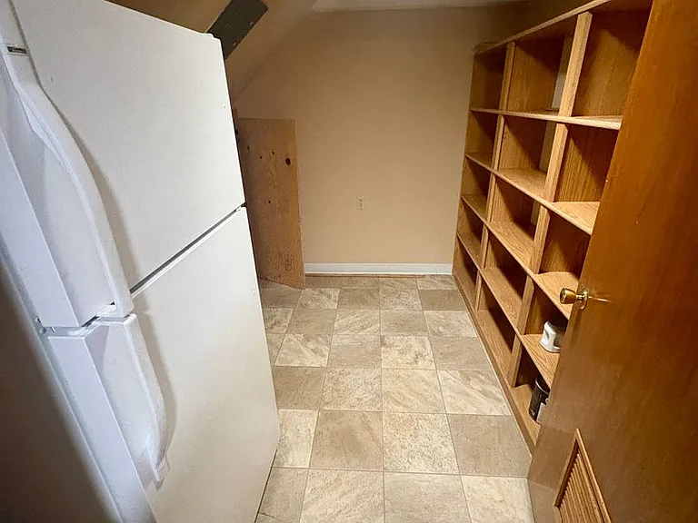 106 Burlington Ave — Photo 28