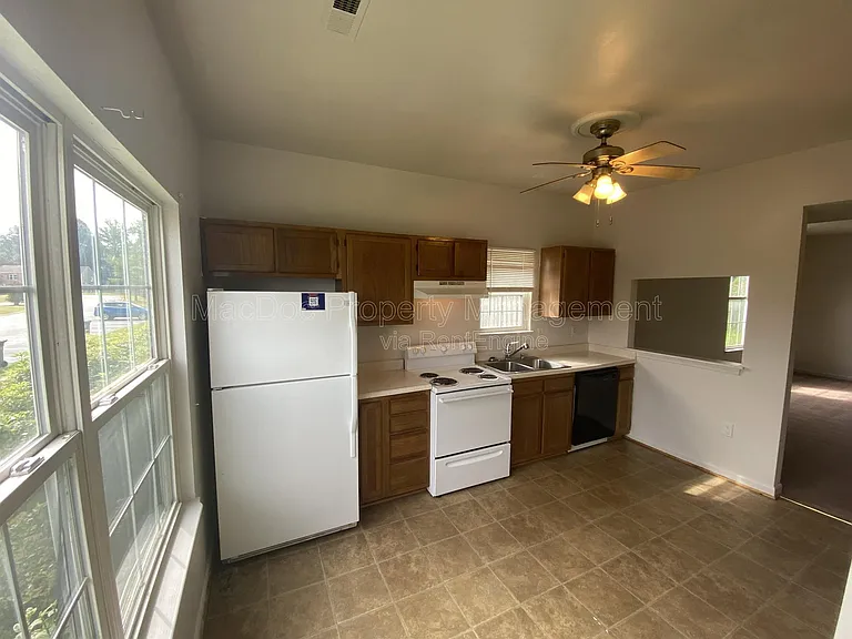 10910 Coreys Way — Photo 6