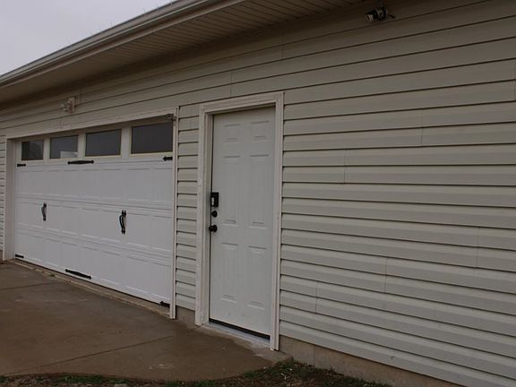 3rd image of 106 Rodeo Ct