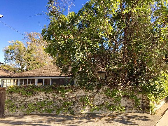 3rd image of 2525 Sycamore Dr