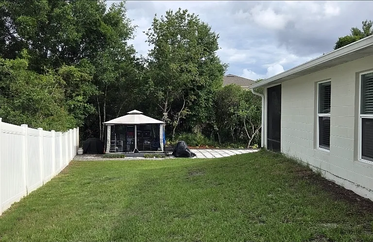 439 Chestnut Ct — Photo 9