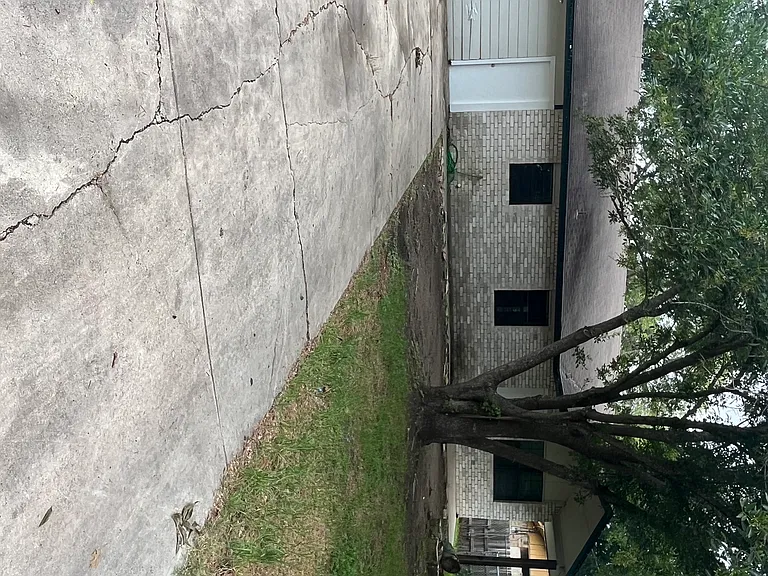 606 Guadalimar St — Photo 25
