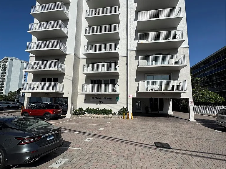 95 N Birch Rd #402 — Photo 1