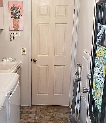 Entry/Laundry Room