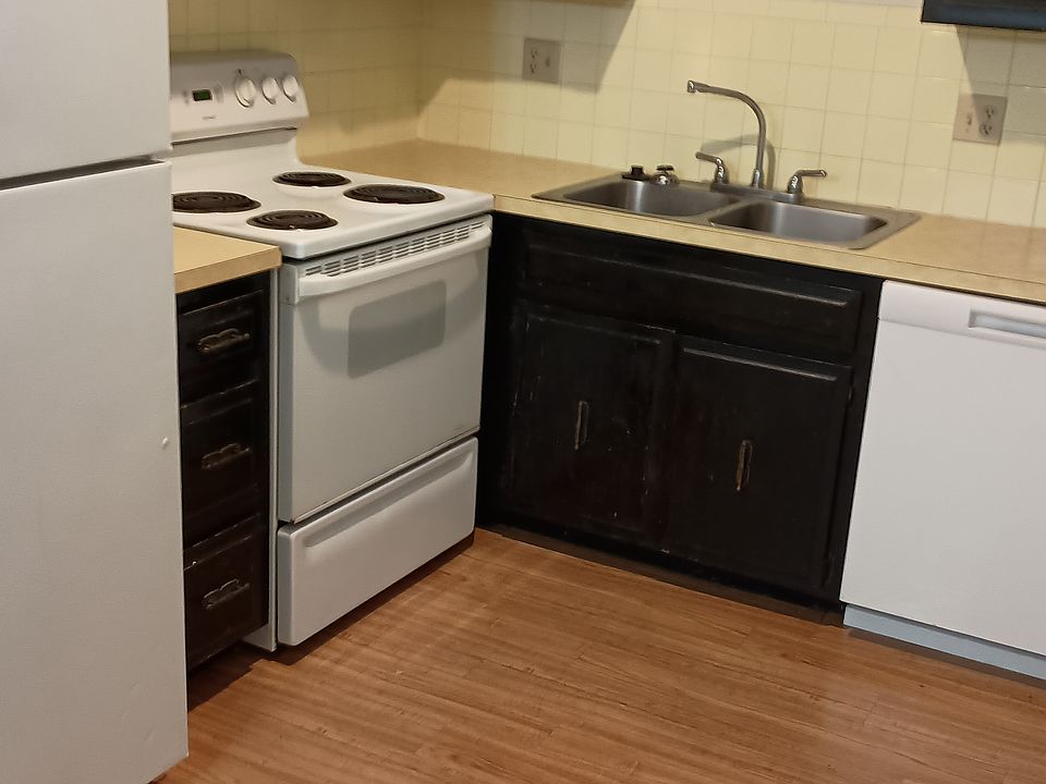 1st image of 9260 Rosehill Rd APT 8