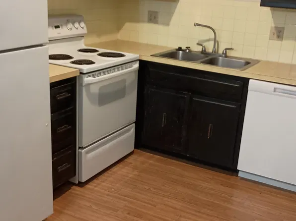 9260 Rosehill Rd APT 8, Lenexa, KS 66215