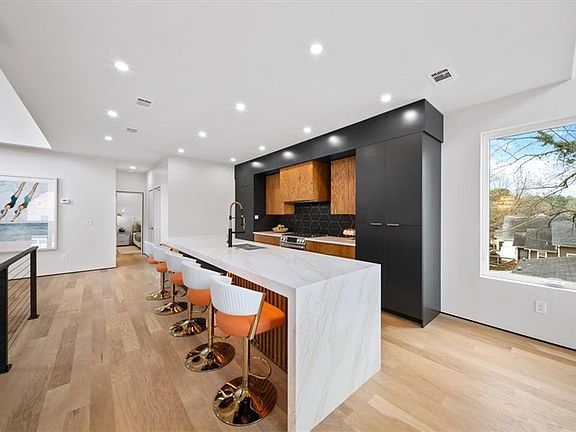 3rd image of 172 Racine St SW