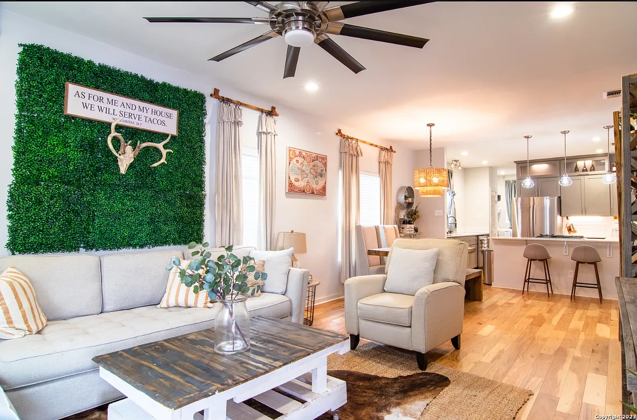 2 bed, 1019 sqft, $1,700 — Photo 3
