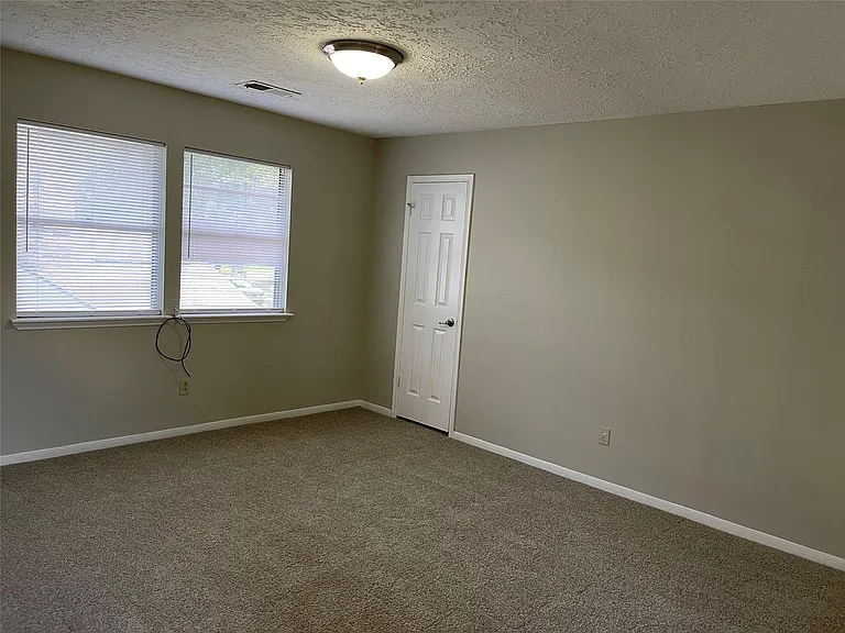 3118 Redcliff Dr — Photo 28