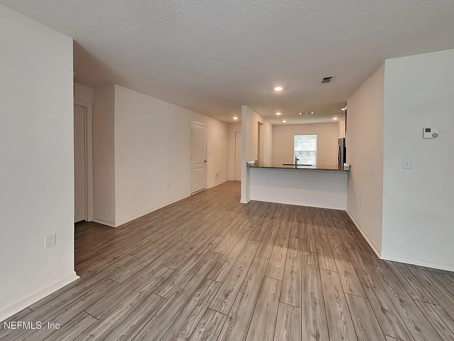 3 bed, 2.0 bath, 1270 sqft, $1,689 — Photo 4
