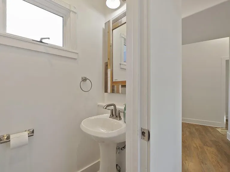 1612 The High Rd — Photo 25