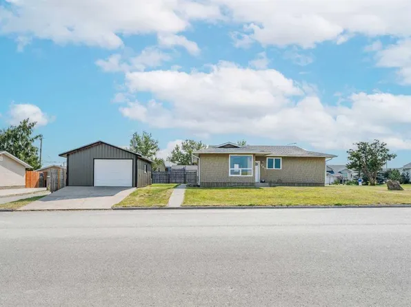 755 W East Ave, Pincher Creek, AB T0K 1W0