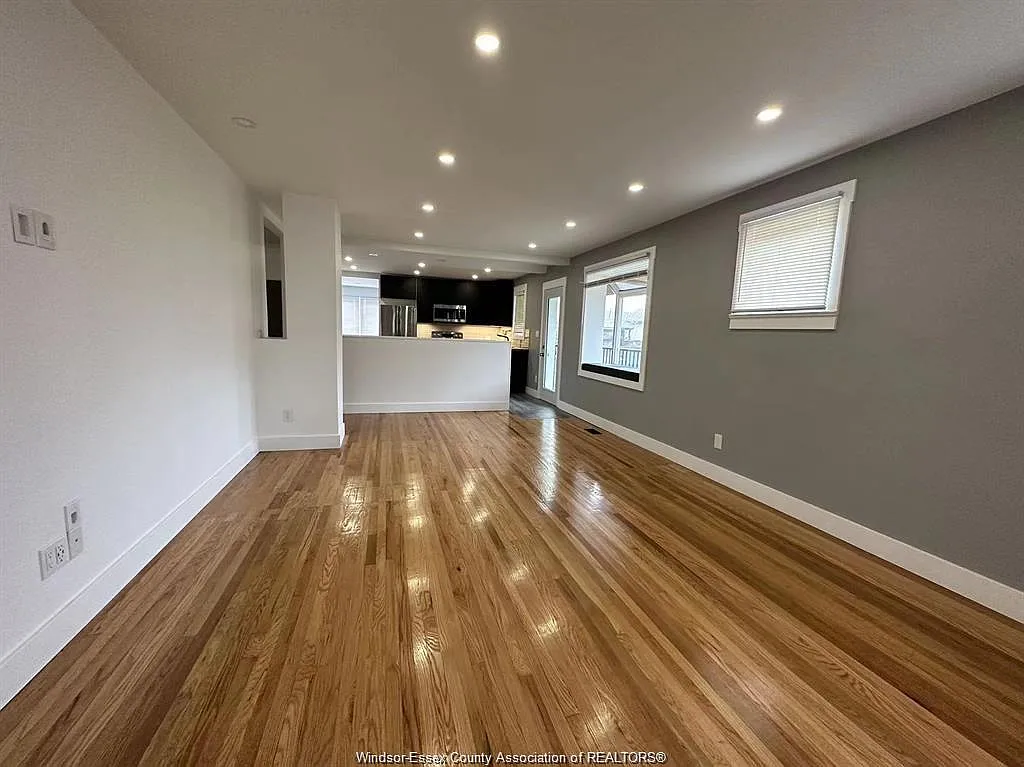 4 bed, $2,800 — Photo 3