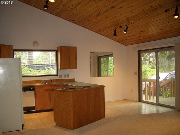 4th image of 3740 Evergreen Ave