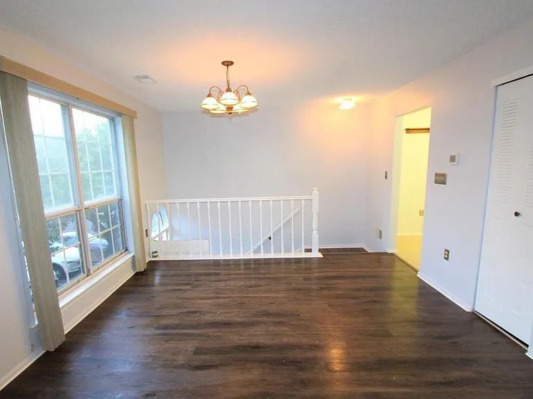 46 Versailles Ct — Photo 7