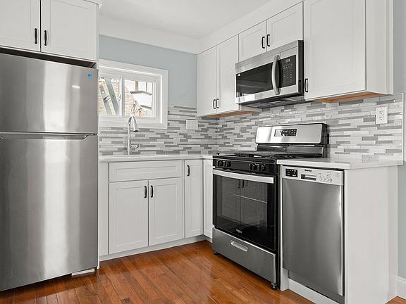 3rd image of 141 Prospect St