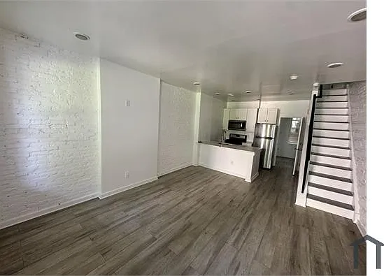 2531 N Dover St — Photo 3