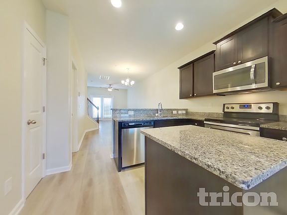 5th image of 404 Riverwood Ct