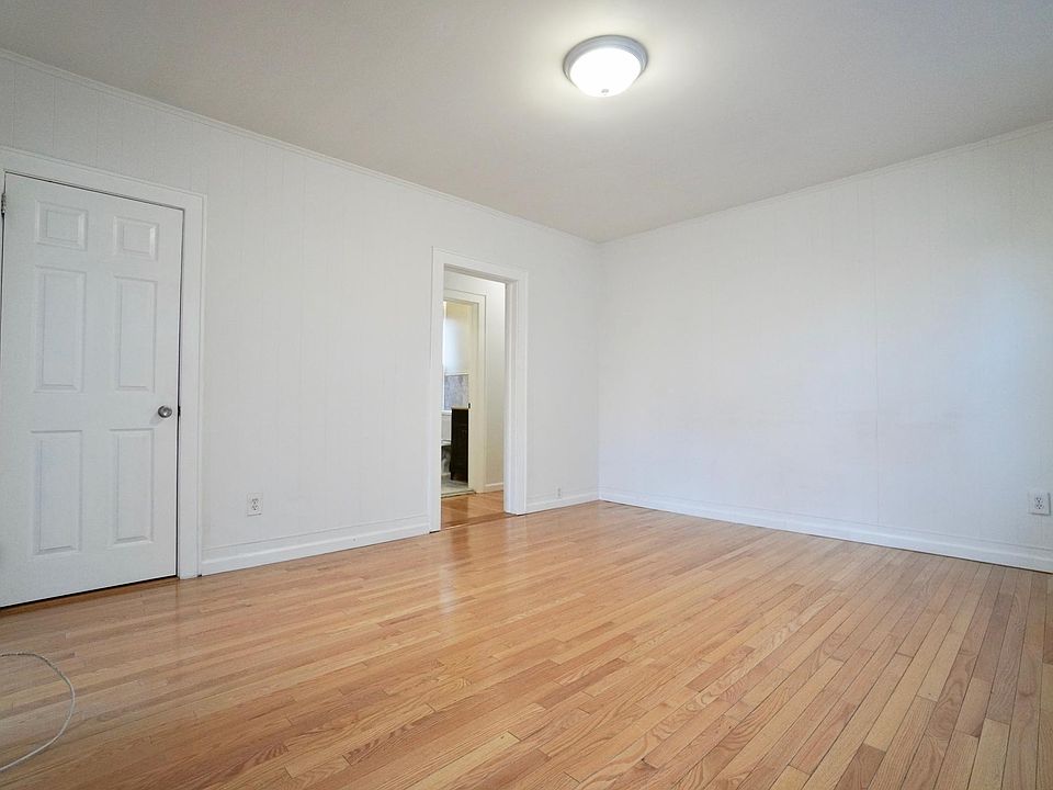 1st image of 42 Huber Pl #1