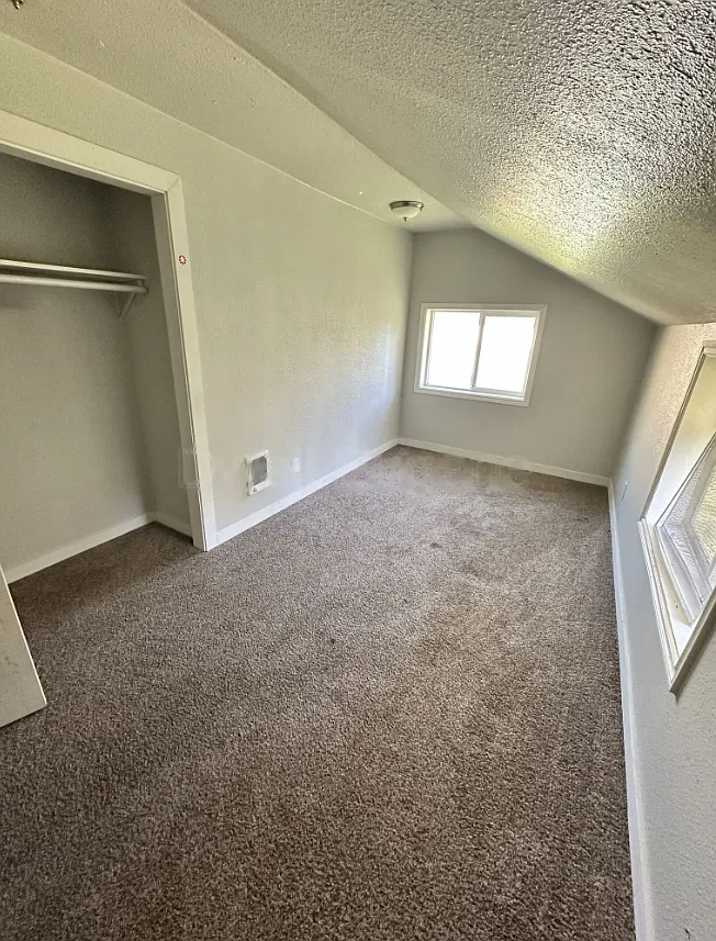 3 bed, 1200 sqft, $1,560 — Photo 4