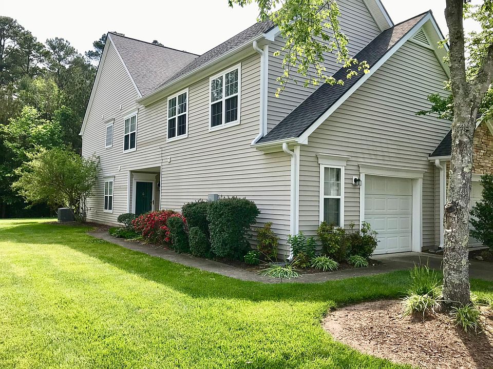 End Unit Townhome - Side Entrance