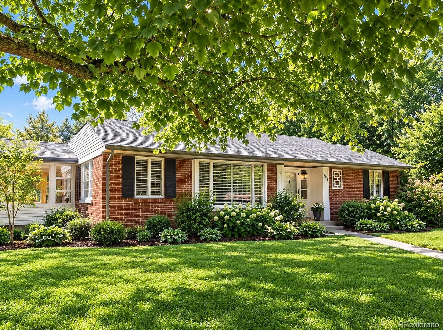 3 bed, 3.0 bath, 2244 sqft, $3,800 — Photo 1