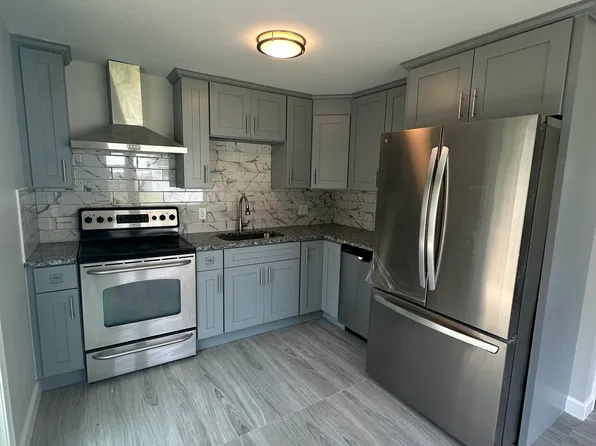 52 Maple Ave, Wallingford, CT