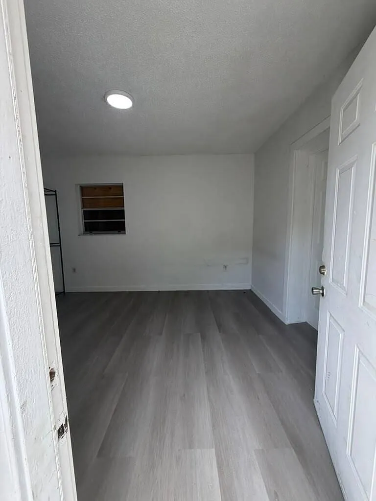 1 bed, 1.0 bath, 2122 sqft, $1,399 — Photo 2