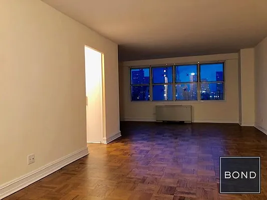 Rented by Bond New York | media 7