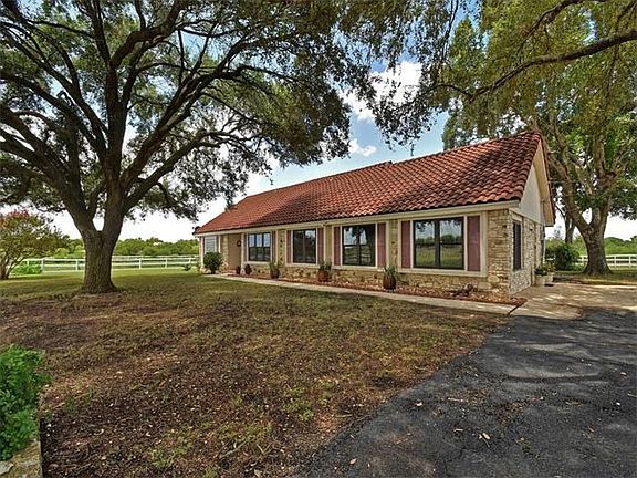 2nd image of 4902 S Old Bastrop Hwy