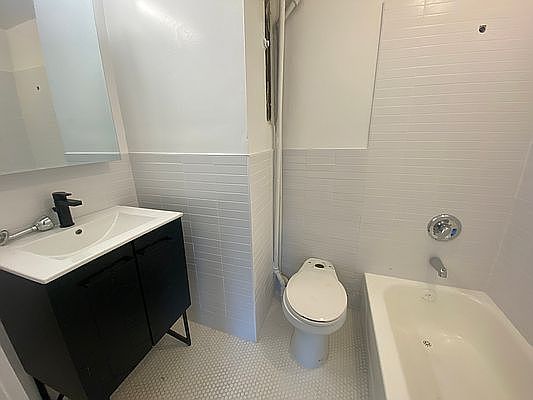4th image of 217 Hancock St APT 6