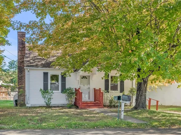 121 Starlite Rd, Mount Airy, NC 27030