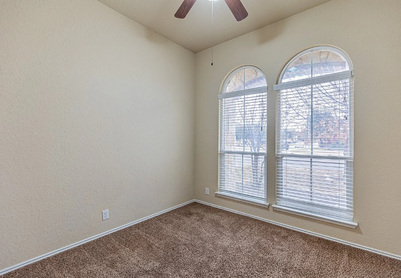 3 bed, 2.0 bath, 1866 sqft, $1,900 — Photo 4
