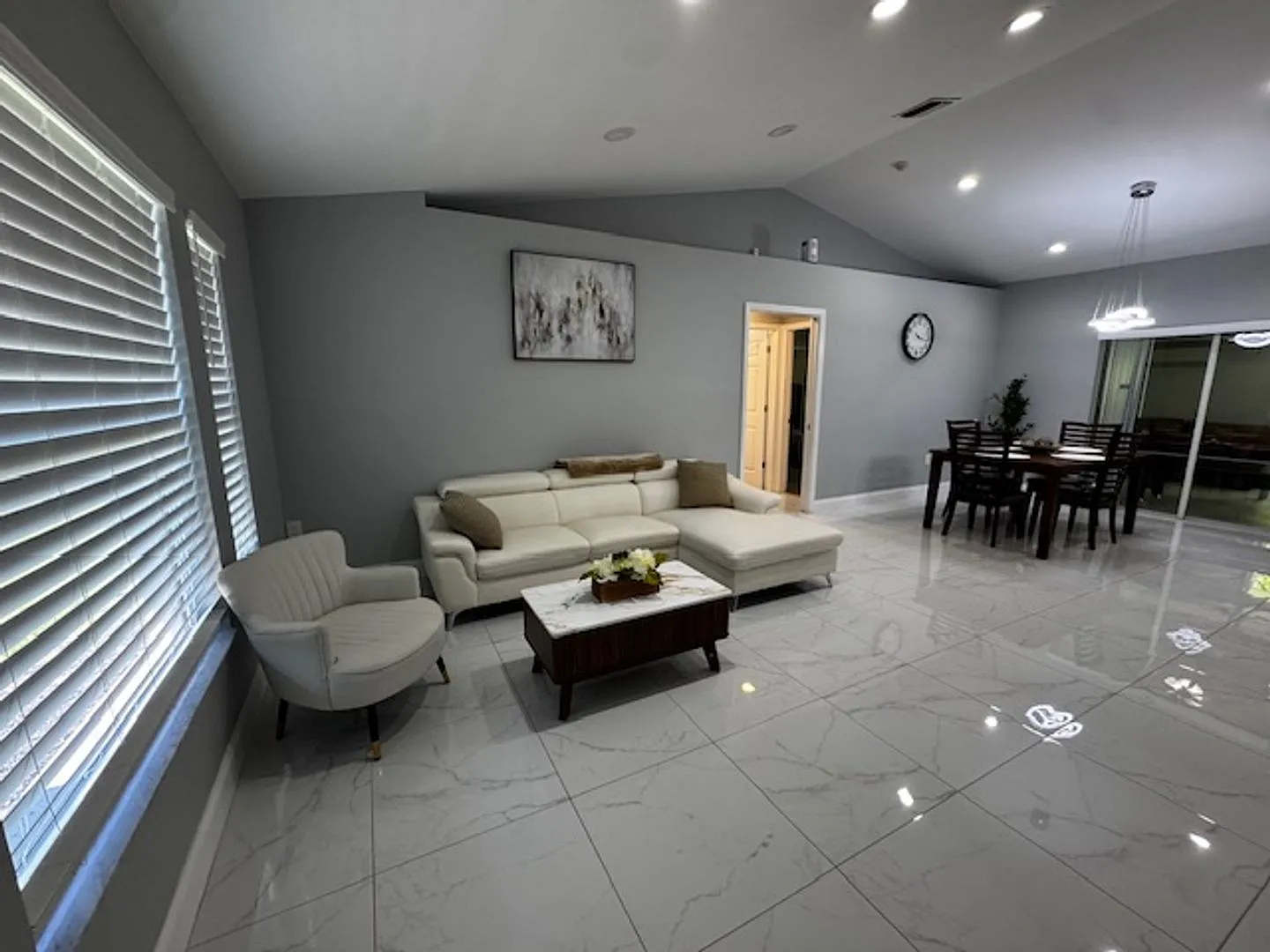 2 bedroom 1.5 bathroom furnished home — Photo 4