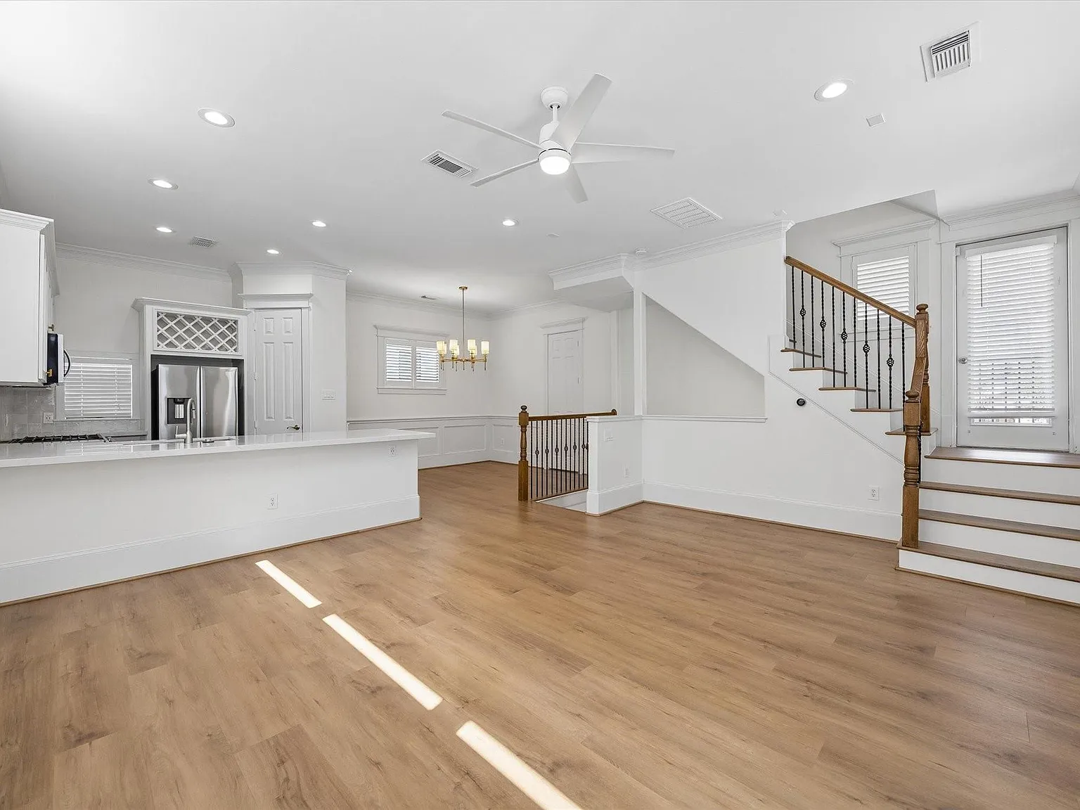 2 bed, 2.5 bath, 1438 sqft, $3,000 — Photo 2