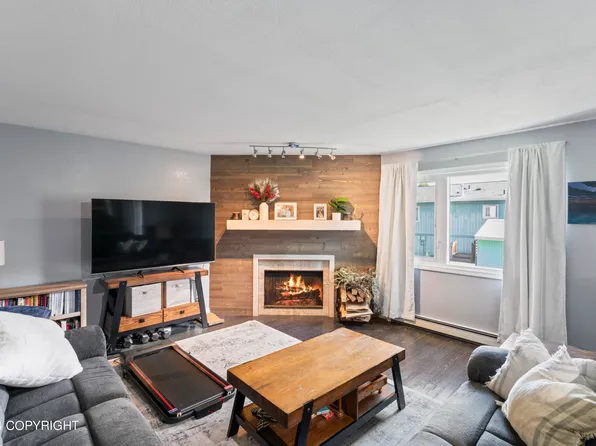 2831 W International Airport Rd #F-202, Anchorage, AK 99502