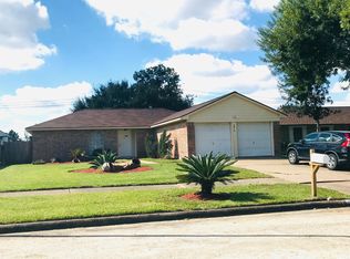 2810 Pilgrims Point Dr, Webster, TX 77598