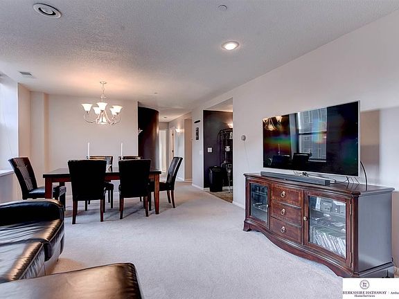 5th image of 312 S 16th St APT 405