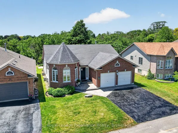 30 Heartwood Dr, Belleville, ON K8P 5L9