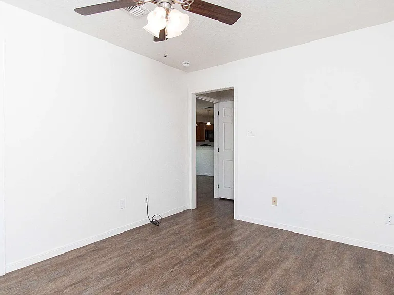 6705 University Village Way #B — Photo 20