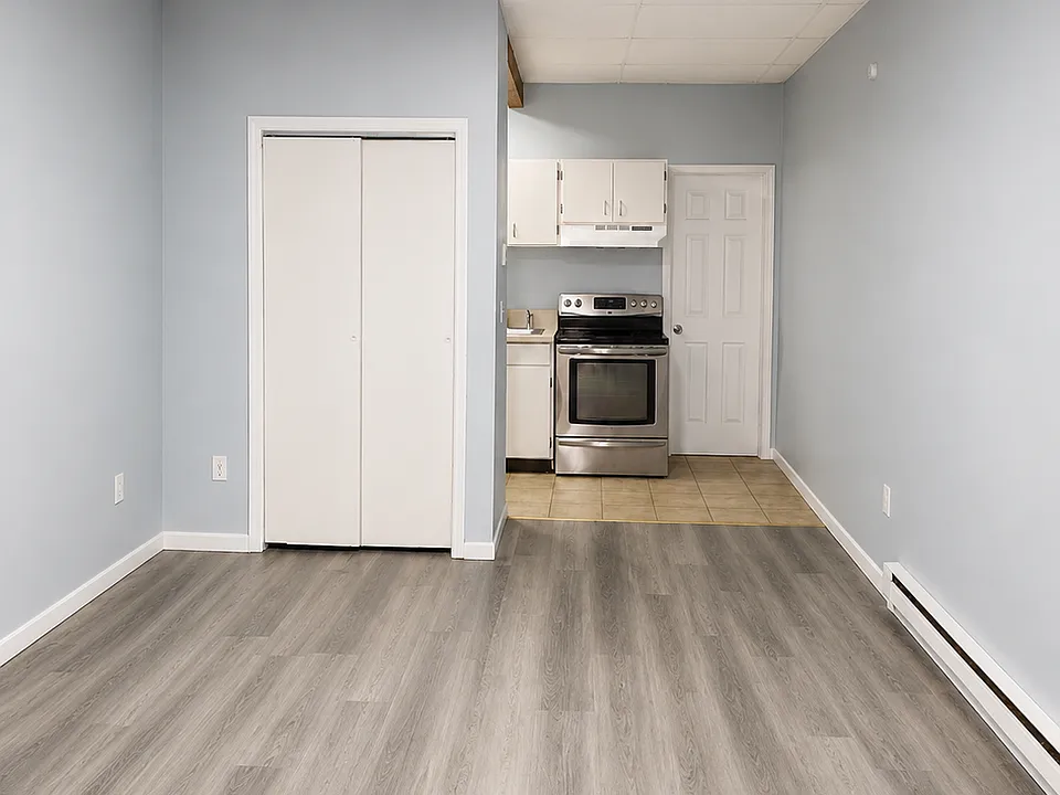 273 S Leonard St #2