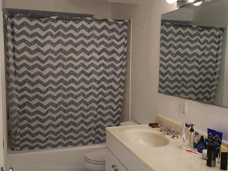 bathroom w/ double sink and full tub/shower