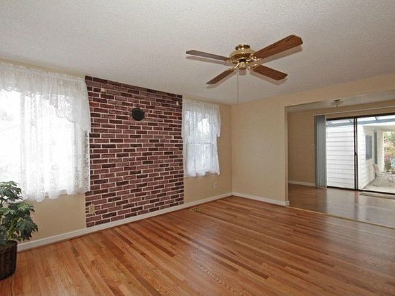 Great open floor-plan between the living room and the dinning room.