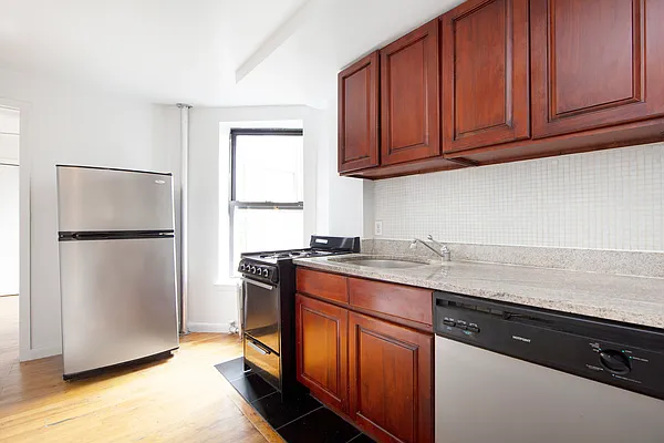 Rented by R New York | media 16