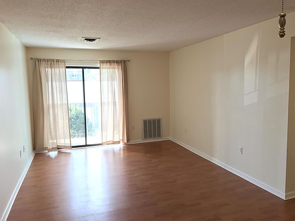 3rd image of 9 Blackstone Dr APT 75