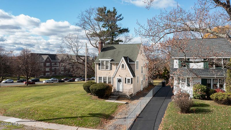 3rd image of 2107 Burdett Avenue
